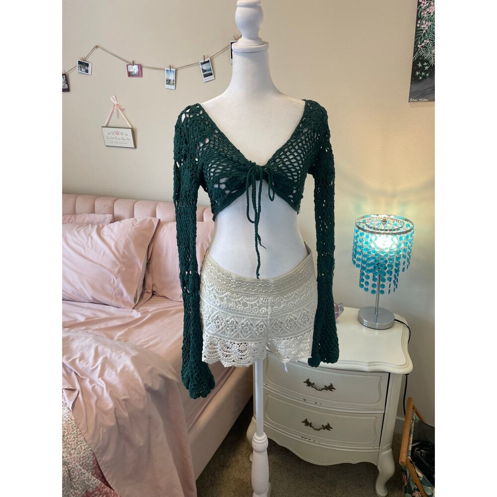 )green crochet flare sleeve tie front top